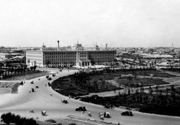 偽滿洲國剛成立時，國際上有兩個國家表示承認，除了日本還有誰？