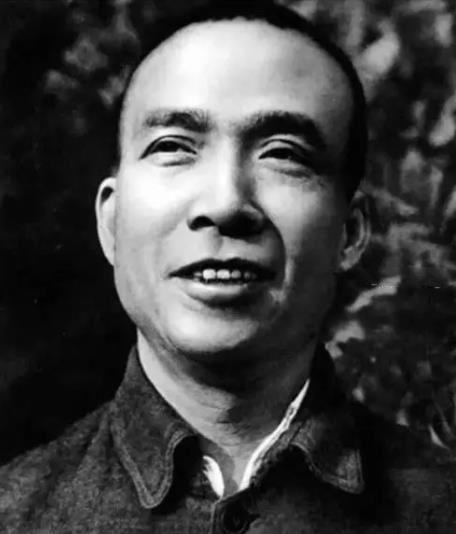 他曾給兩位大元帥當過政委,後擔任了21年副總理,官至正國級領導 他曾給兩位大元帥當過政委,後擔任了21年副總理,官至正國級領導