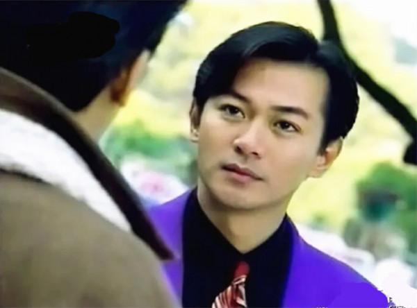 江華已暫停直播帶貨回家過年，一家四口溫馨出行，帥氣兒子罕露面