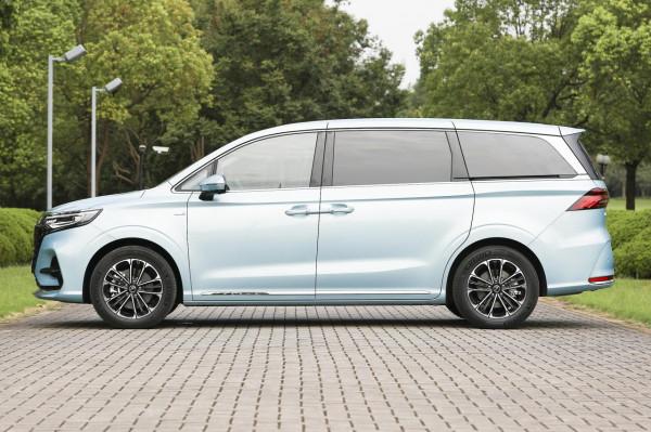 新車|適合二孩家庭全家出行 新款榮威iMAX8靜態解析 新車|適合二孩家庭全家出行 新款榮威iMAX8靜態解析