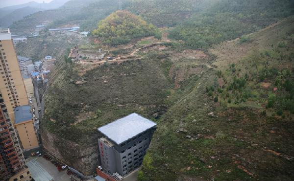 延安一酒店,建成有5年時間,夾在兩​個​大山之間,安全又新穎 延安一酒店,建成有5年時間,夾在兩​個​大山之間,安全又新穎