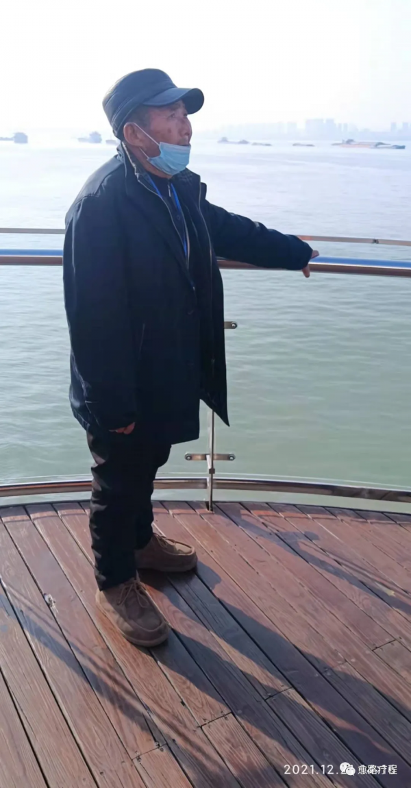 生活散記｜陪老父坐遊輪 指點無為人的江山：大江兩岸都有我的房子