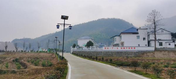 村裡新年味兒更濃 農民們過上了好日子