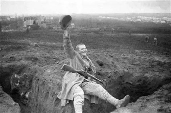 志願參軍後投敵賣國計程車兵，每天端機槍殺戰友，戰後被優待30年