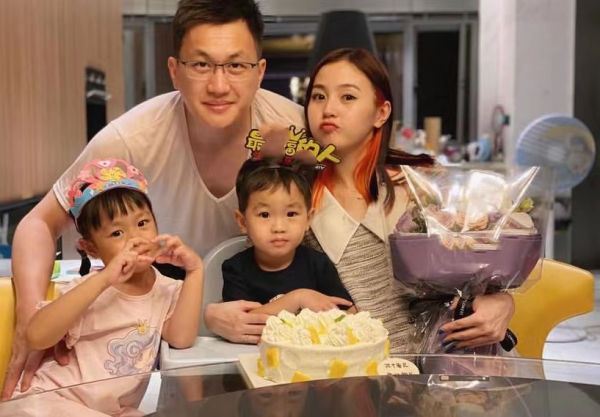 擔心!30歲著名歌手入院接受脊椎腫瘤切除手術,不排除會是惡性瘤 擔心!30歲著名歌手入院接受脊椎腫瘤切除手術,不排除會是惡性瘤