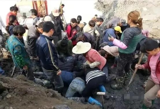 甘肅農民進山洞躲雨時,發現3000年前的西周水壺,裡頭裝有美酒 甘肅農民進山洞躲雨時,發現3000年前的西周水壺,裡頭裝有美酒