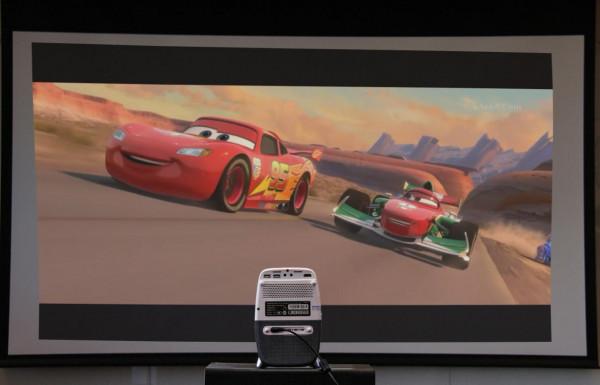 HOMAX享受家庭巨幕電影：泰捷WEBOX T1s智慧投影