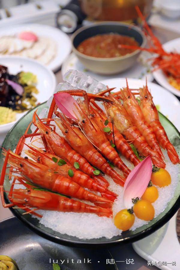 10人消費將近4000元，鮮松茸、大黃魚、羅氏蝦、私房牛肉都不錯