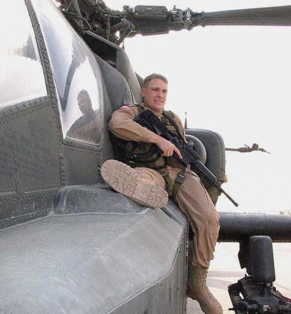 戰鬥機把人當炸彈扔下去？直升機直接把人掛外邊？這些國家想幹嘛