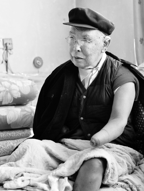 長津湖倖存者之一朱彥夫,曾在93天經歷47次手術,被譽為“活死人” 長津湖倖存者之一朱彥夫,曾在93天經歷47次手術,被譽為“活死人”