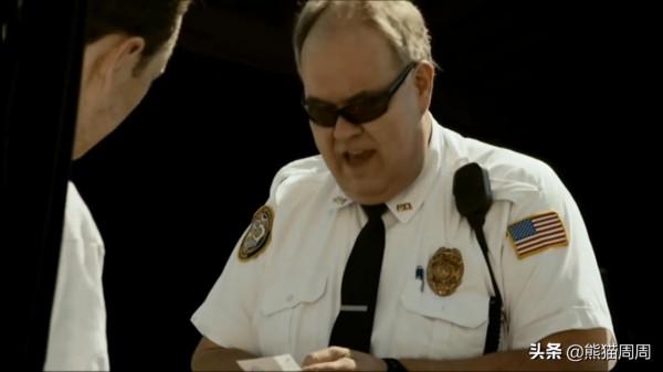 高智商的犯人，只靠報紙和毛毯，居然成功越獄，越獄真實事件