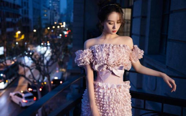 ELLE風尚大典:劉詩詩優雅,楊冪美豔,唐嫣時尚,仙劍三姐妹鬥豔 ELLE風尚大典:劉詩詩優雅,楊冪美豔,唐嫣時尚,仙劍三姐妹鬥豔