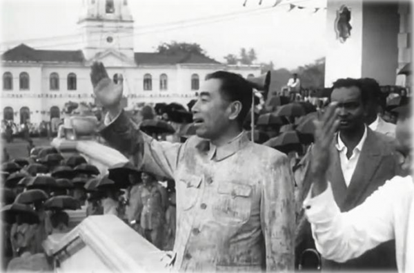 57年周恩來在斯里蘭卡講話，天降大雨他拒絕撐傘，第二天兩國建交