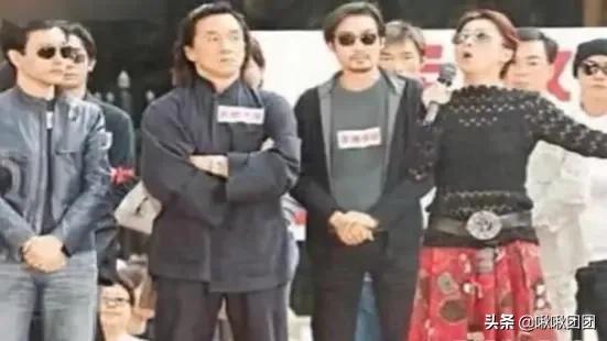 55歲劉嘉玲罕曬自拍，深夜獨自品嚐近十萬元紅酒，臉蛋紅潤有氣質