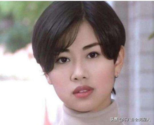 鞋拔子臉、厚嘴唇、顴骨凸出，這5位女港星演的大美人，我不理解