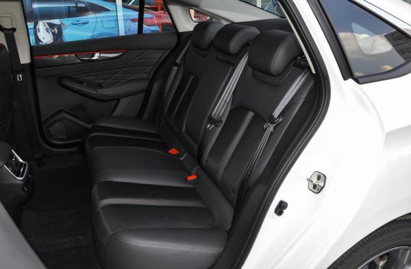 想花10萬左右，買動力強省油的轎車，不妨看看東風風神奕炫MAX