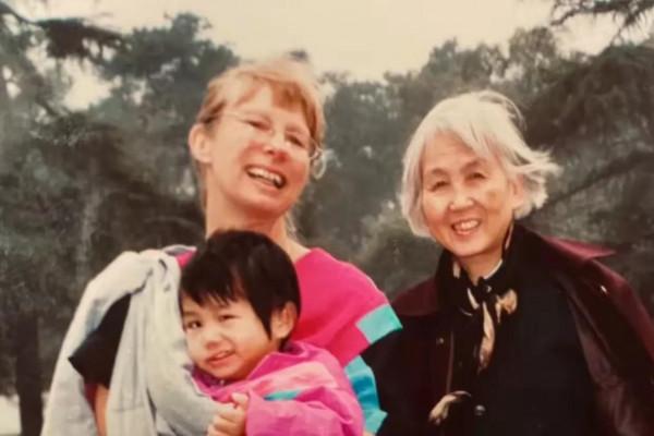 湖南女孩被遺棄福利院，美國家庭收養，回鄉認親被兩個家庭相爭認