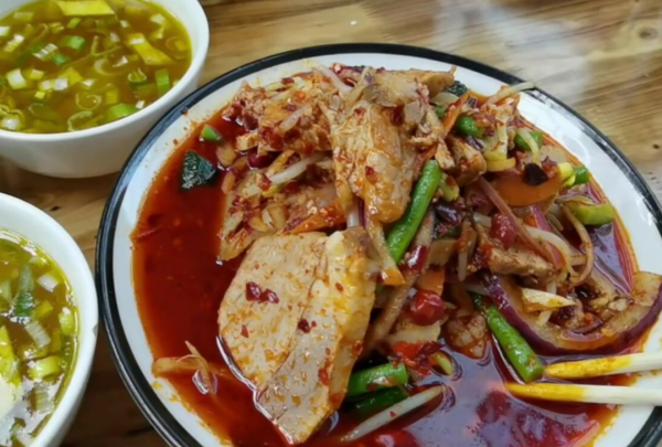 乾縣美女咸陽賣非遺美食,女孩子一口氣能吃30碗,一天賣出5000碗 乾縣美女咸陽賣非遺美食,女孩子一口氣能吃30碗,一天賣出5000碗