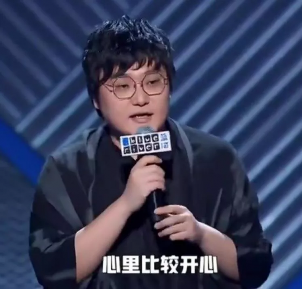 騰訊又出新“企鵝”形象?網友:變胖、變色、還變長了 騰訊又出新“企鵝”形象?網友:變胖、變色、還變長了