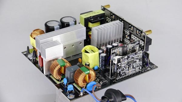 內建全日系電容,美商艾湃電競650W金牌全模電源AJ-650M拆解 內建全日系電容,美商艾湃電競650W金牌全模電源AJ-650M拆解