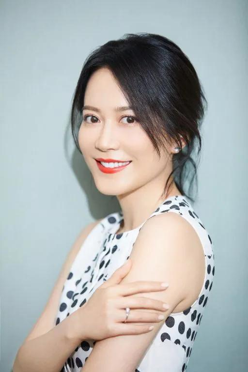 50歲的俞飛鴻更有韻味