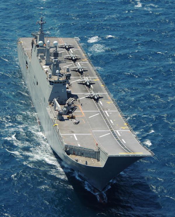 這回輪到澳大利亞，準航母在湯加癱瘓，服役6年多至今買不起F35B