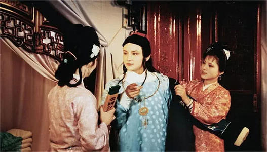 花襲人為何厭惡林黛玉？因為她狐媚做作，被黛玉一句話就打回原形