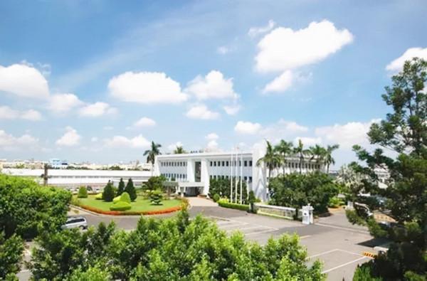 為報恩嫁老闆，婚後才知其已有妻子，養大5子後放棄百億家產離開