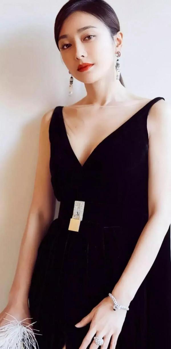 美豔絕倫的秦嵐