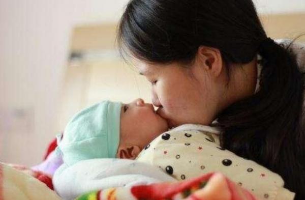 新生兒出生後一個月，父母牢記“3不要”原則，並非偷懶對娃有益