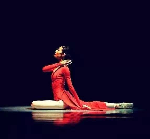 24歲成國際超模，面對質疑：那些玩剩下的人設，我不需要