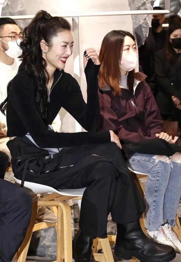 劉雯的紙片腰又火了！只能羨慕？學會這幾種穿搭你也行