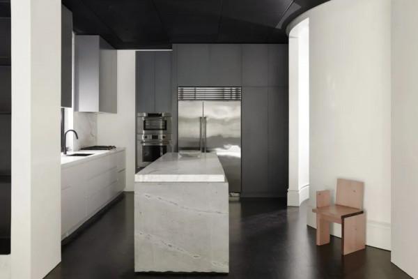 中性灰調中的一抹暖意 / Fiona Lynch 中性灰調中的一抹暖意 / Fiona Lynch