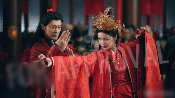 《倚天屠龍記》定妝照出爐，三大女主角同框，周芷若扮相一言難盡