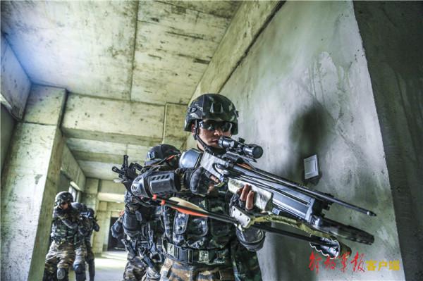 炫酷！帶你去看武警特戰隊員真打實練