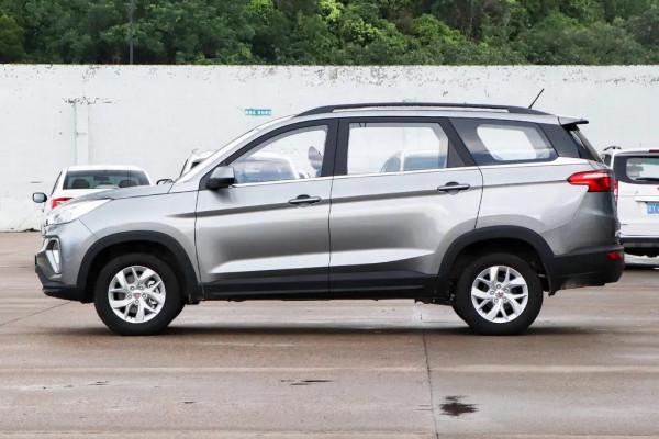 五菱宏光S3對比斯威X7，國產中型SUV如何選擇？