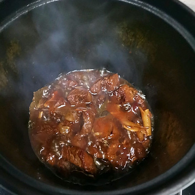 超詳細配料的秘製香辣牛肉麵（1人份）