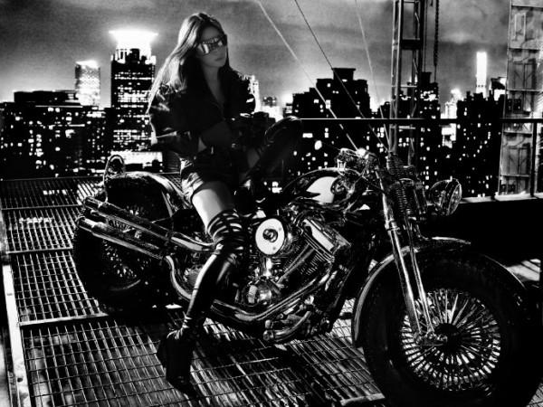 劉亦菲皮衣機車大片，看了直呼好颯