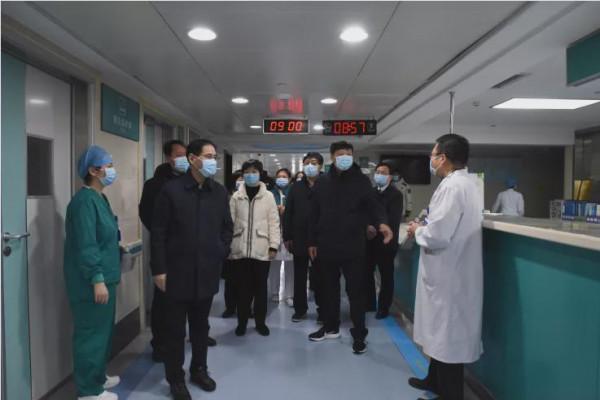 鄭大二附院院領導進行醫療查房