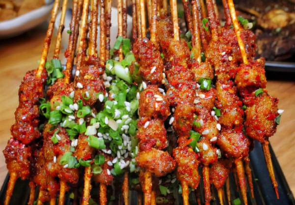 喝酒時，不建議吃牛肉？提醒：若不想影響酒量，這4物少吃為妙