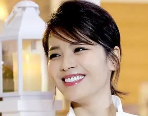 劉濤對自己可真夠下血本的!把牙齒全部敲掉,換成了全新的烤瓷牙 劉濤對自己可真夠下血本的!把牙齒全部敲掉,換成了全新的烤瓷牙