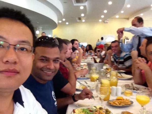 重慶小夥在富士康15年：實習生到經理，獲郭臺銘嘉獎，成風雲人物