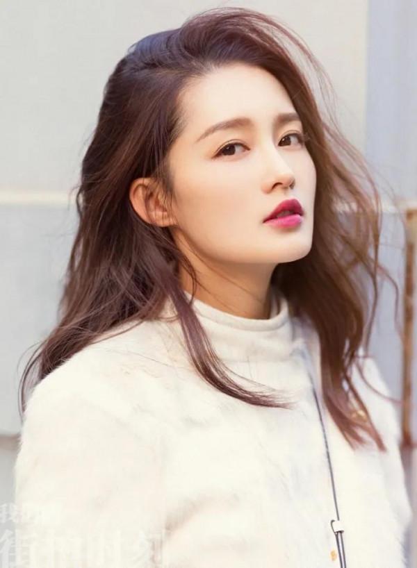 精美圖集｜李沁五官精緻，氣質優雅