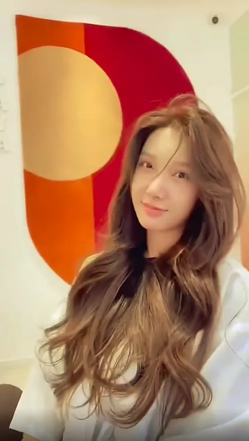 都美竹時隔兩個月曬照分享新發型，回應粉絲：會好好生活