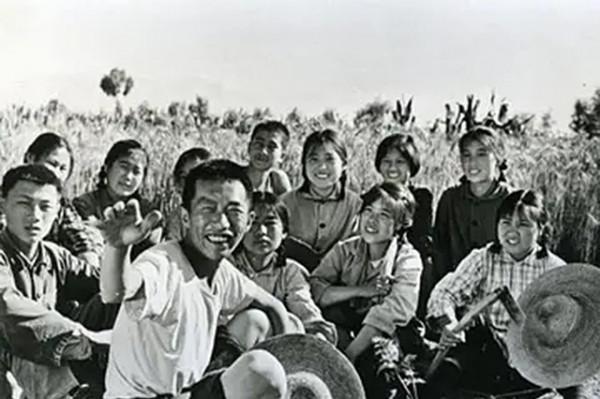 20歲上海女知青為愛留守，嫁入農村朝鮮族家庭，老年直言從不後悔