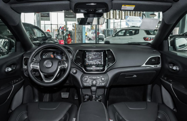 Jeep自由光：體驗80週年紀念版車型，配2.0T+9AT動力組合！