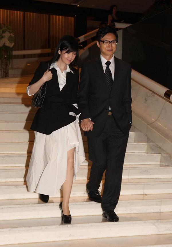 香港10對丁克明星夫妻，各有各的故事，有2男星揹著老婆有了孩子