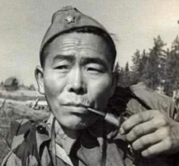 蘇聯傳奇狙擊手：黃面板、 煙不離手，4年殺敵368個