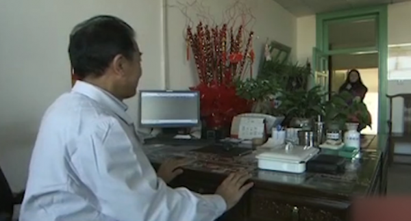 外國女孩天生雙腿畸形，頂級醫院稱無法治癒，結果被中醫3月看好