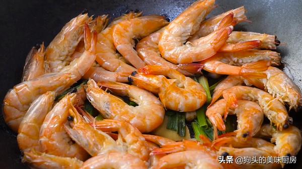 煮大蝦時，切記不要用水煮，教你一招，鮮嫩又入味，鮮美不發腥